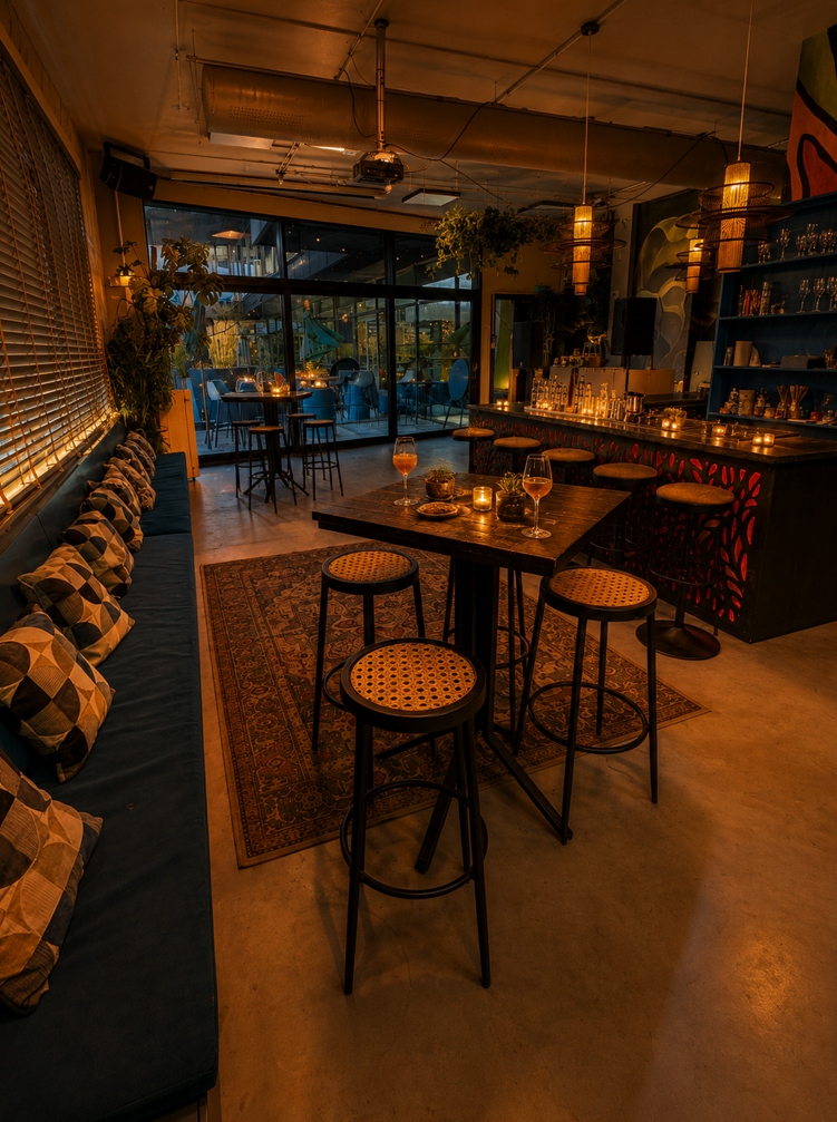 Bar Hout Drinks and Reception setup